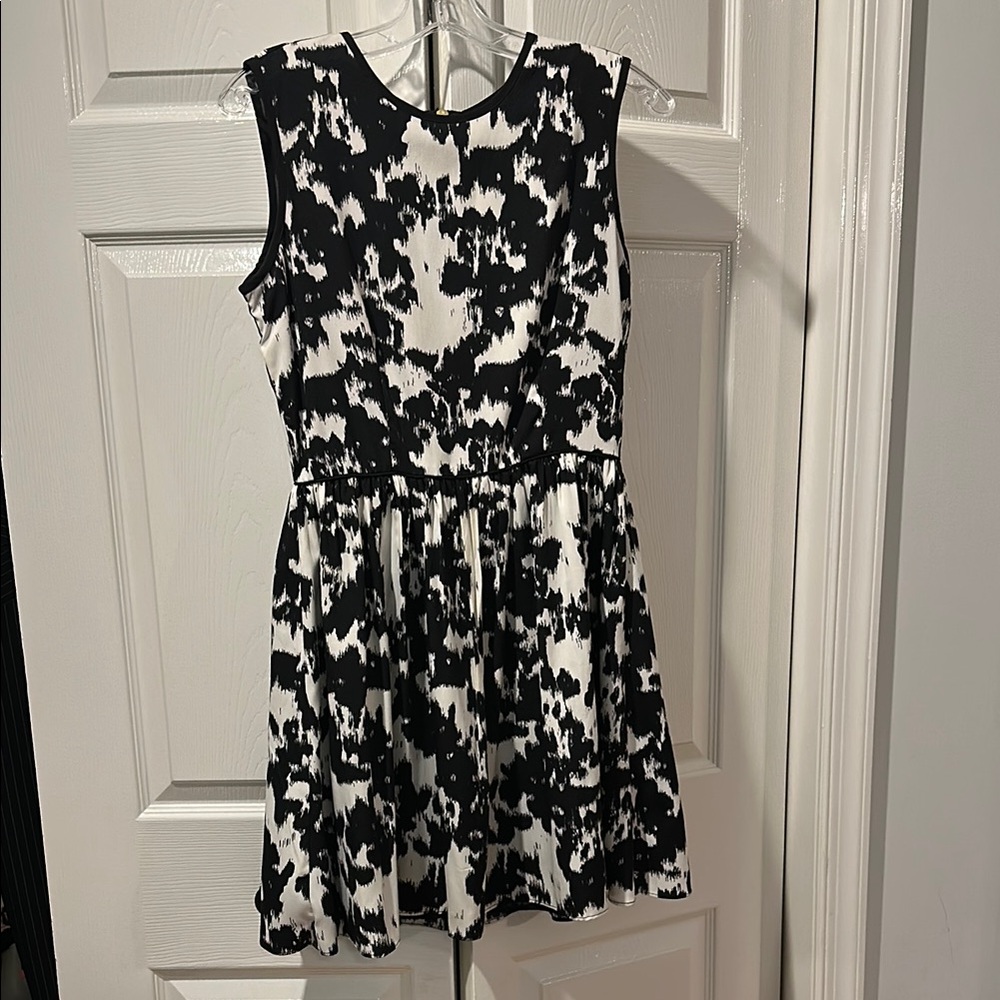 Red by Saks Fifth Avenue Black and White Dress